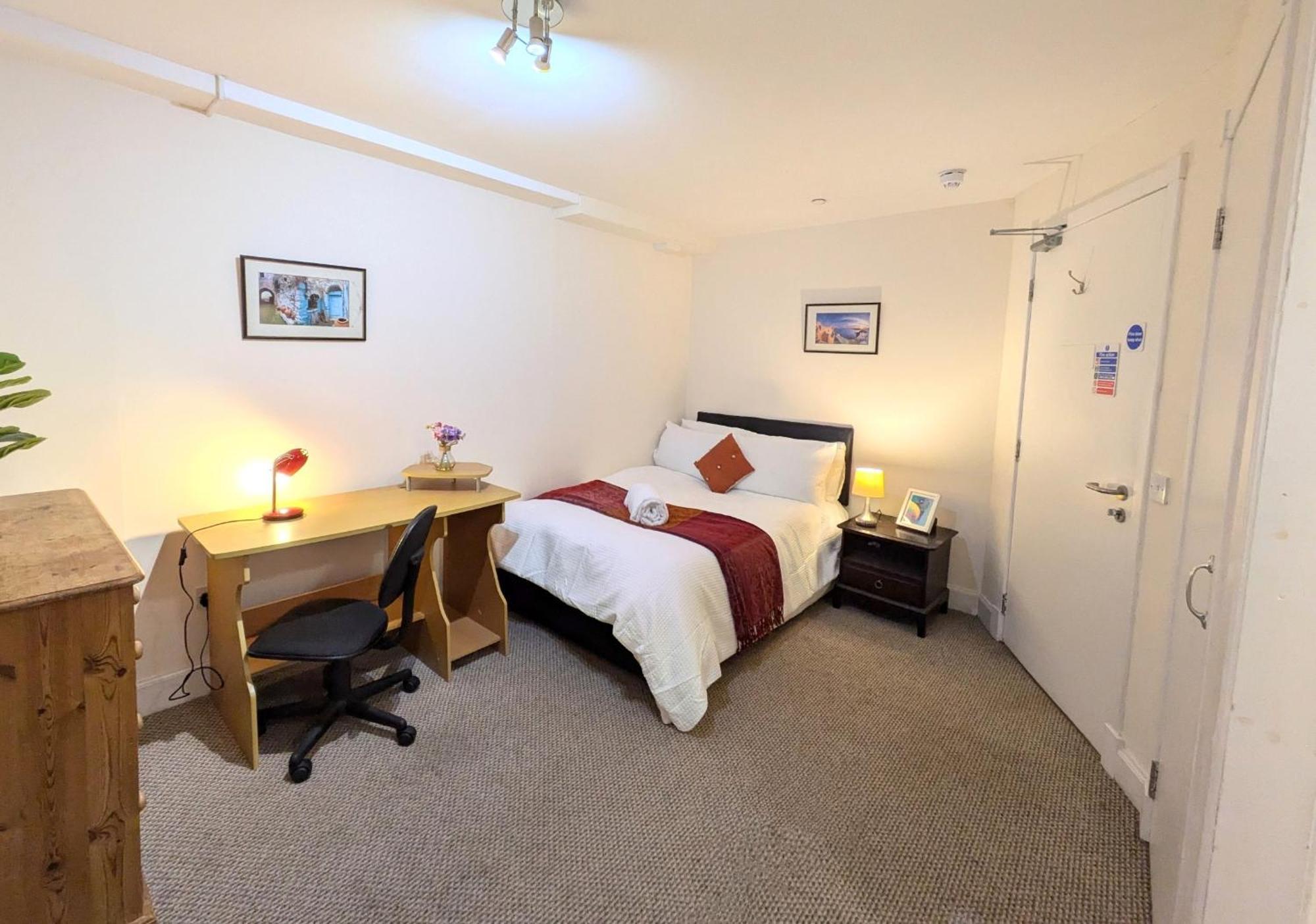 Hollybank - Ensuite Room & Use Of Large Shared Kitchen ดัมฟรีส์ ภายนอก รูปภาพ