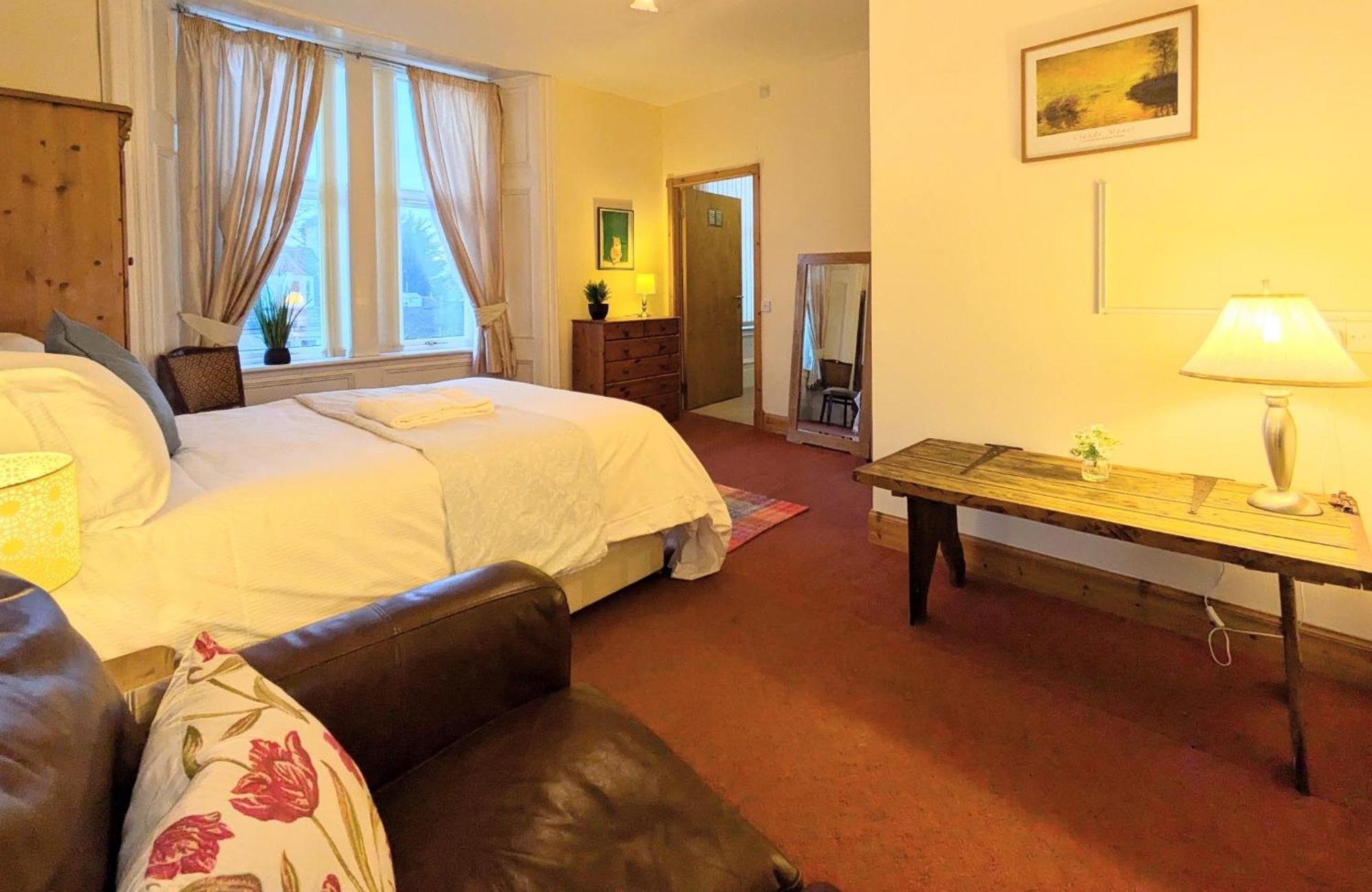 Hollybank - Ensuite Room & Use Of Large Shared Kitchen ดัมฟรีส์ ภายนอก รูปภาพ