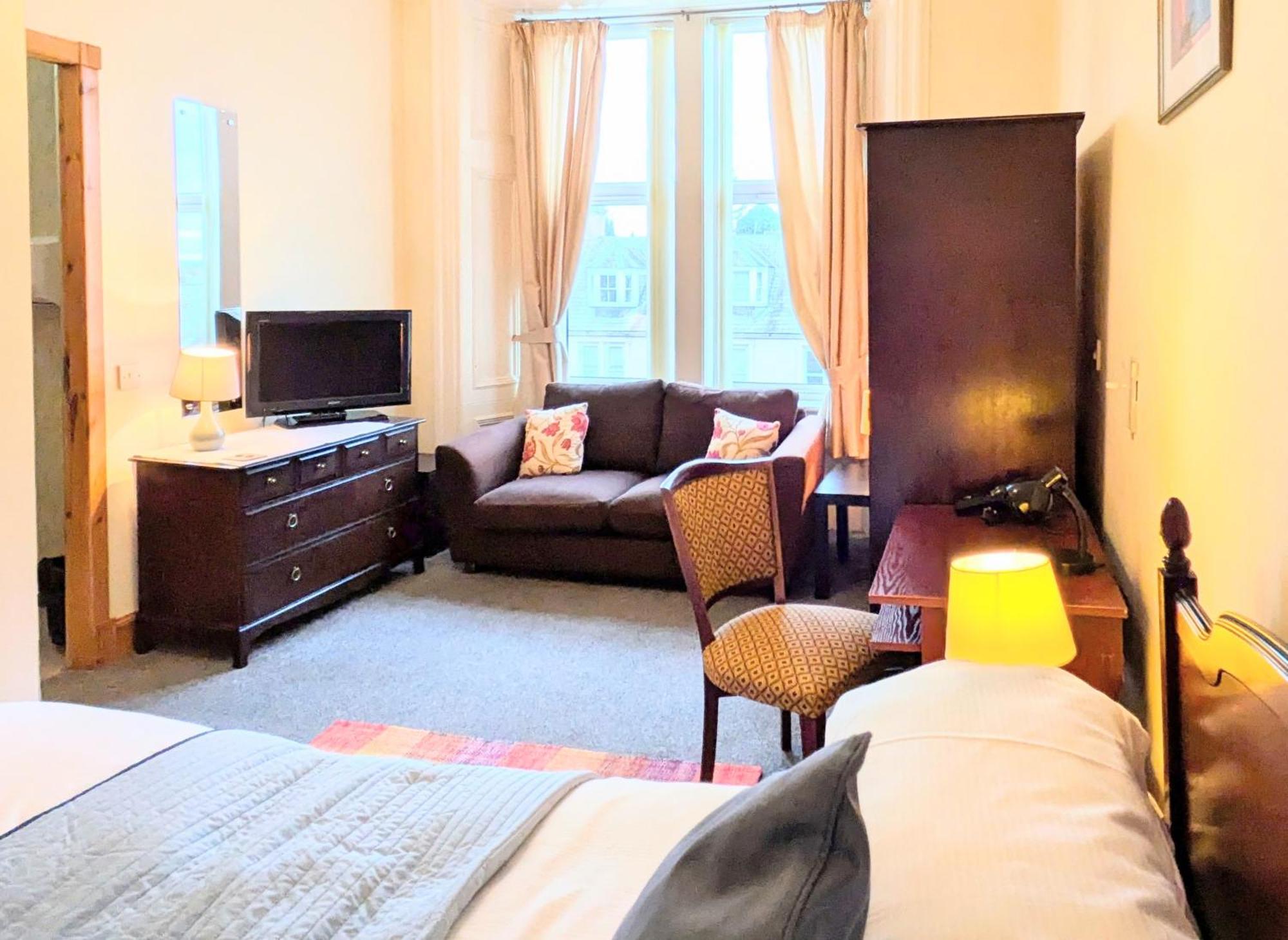 Hollybank - Ensuite Room & Use Of Large Shared Kitchen ดัมฟรีส์ ภายนอก รูปภาพ