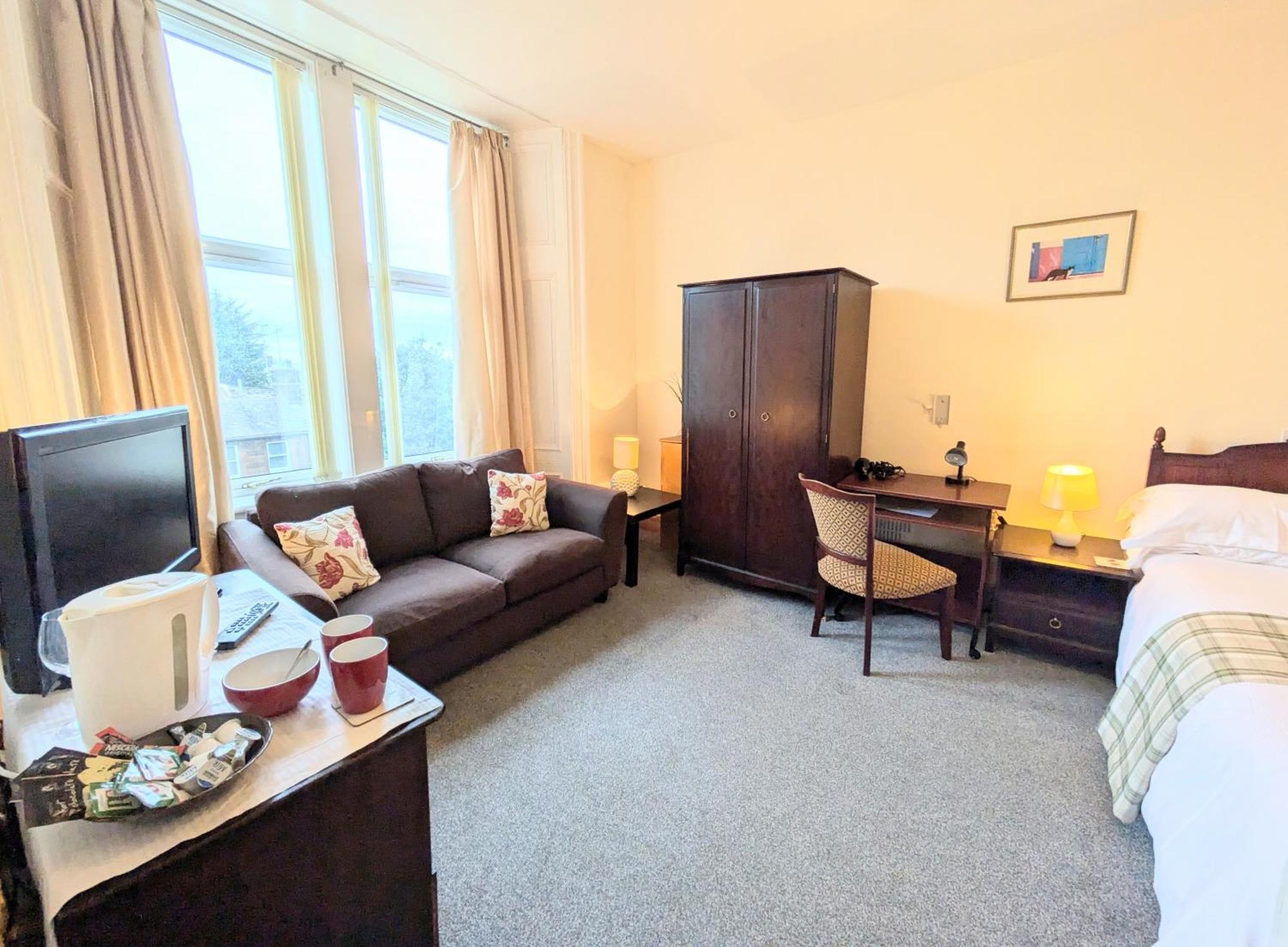 Hollybank - Ensuite Room & Use Of Large Shared Kitchen ดัมฟรีส์ ภายนอก รูปภาพ